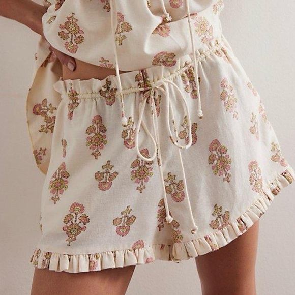 Free People Pants - Free People Maggie Mae Cream Floral Ruffle Shorts